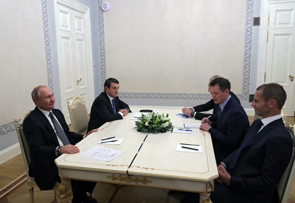 Aleksander Čeferin na rokovaní s ruským prezidentom Vladimirom Putinom.