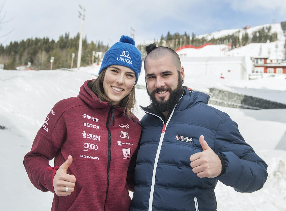 Slovenská lyžiarka Petra Vlhová s bratom Borisom.