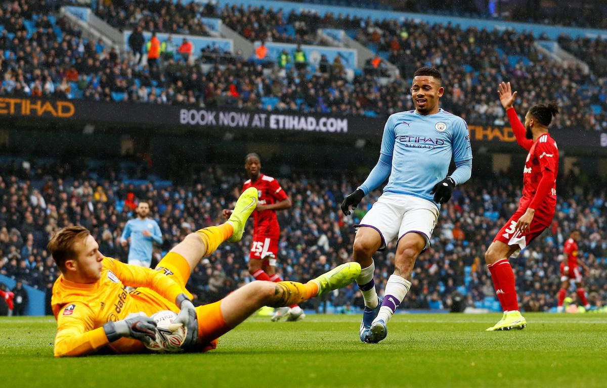 Marek Rodák proti Manchestru City.