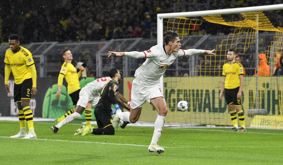 Patrik Schick oslavuje gól do siete Borussie Dortmund