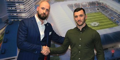 Nová posila Slovana Bratislava Alen Ožbolt s nálepkou bývalého hráča Dortmundu
