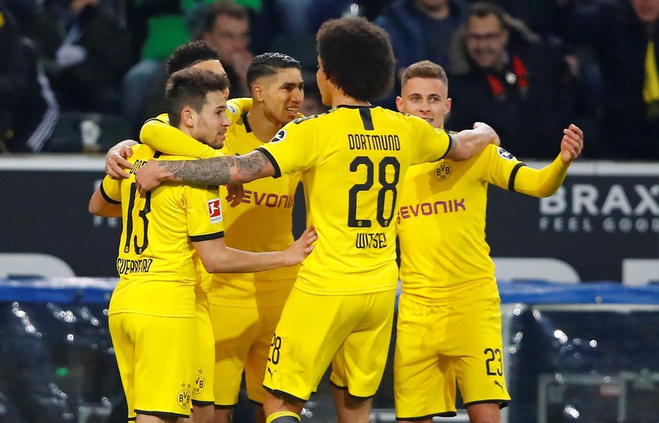 Hráči Borussie Dortmund sa tešia zo streleného gólu