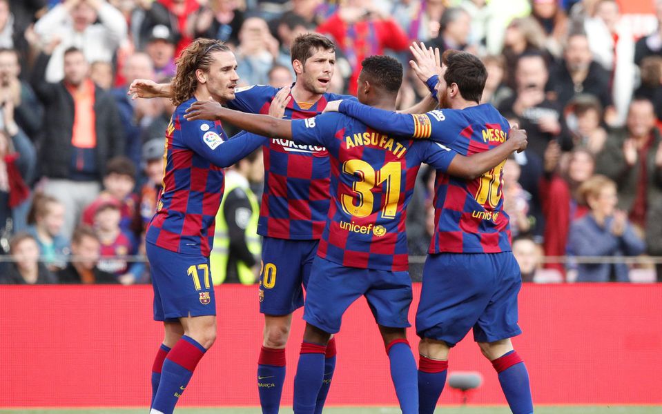 Hráči FC Barcelona oslavujú gól