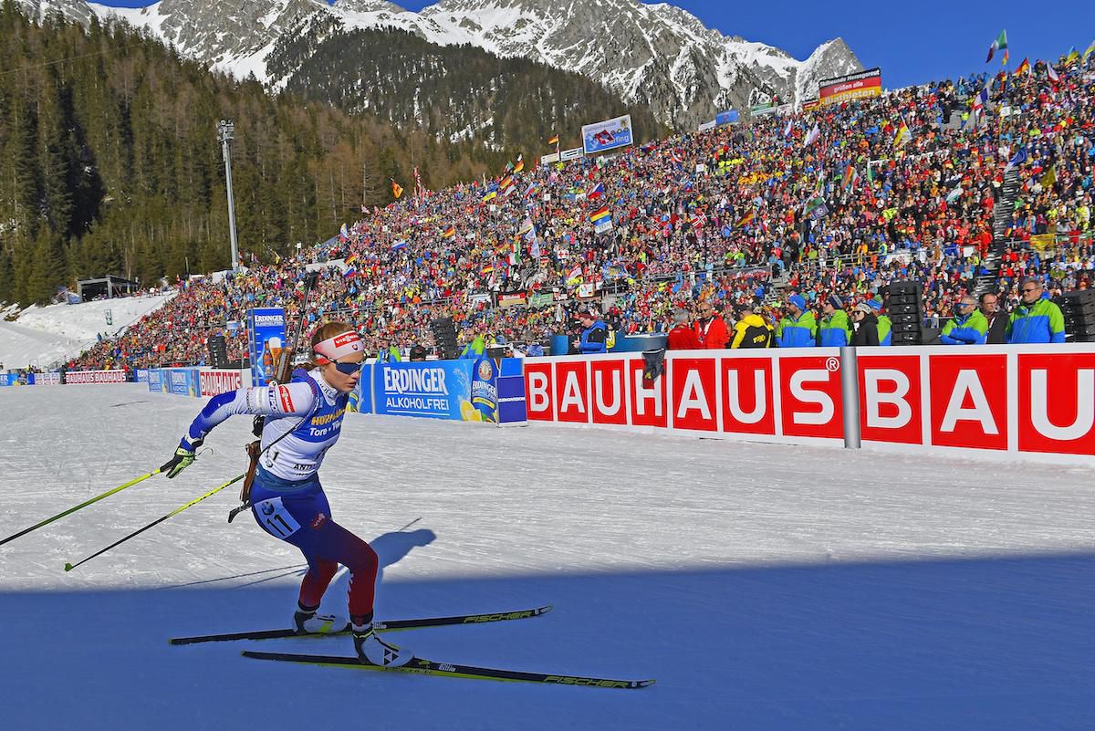 Slovenská biatlonistka Ivona Fialková na trati.