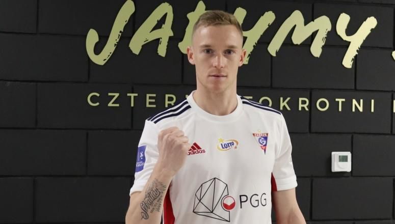 Slovenský futbalista Roman Procházka si našiel nový klub, defenzívny stredopoliar bude pôsobiť v Poľsku v tíme Górnik Zabrze.