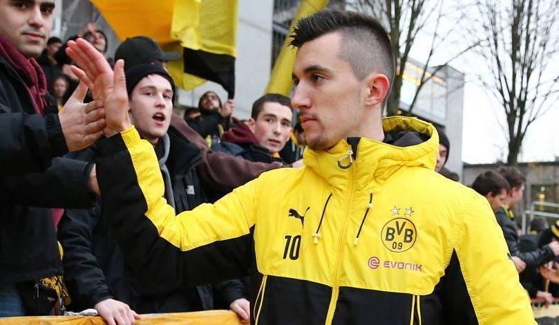 Alen Ožbolt medzi rokmi 2015 a 2016 hrával za rezervu Dortmundu. V 29 zápasoch strelil 3 góly