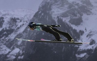 Skoky na lyžiach: Štartuje prestížne Turné štyroch mostíkov, favoritmi Kobajaši a Kraft