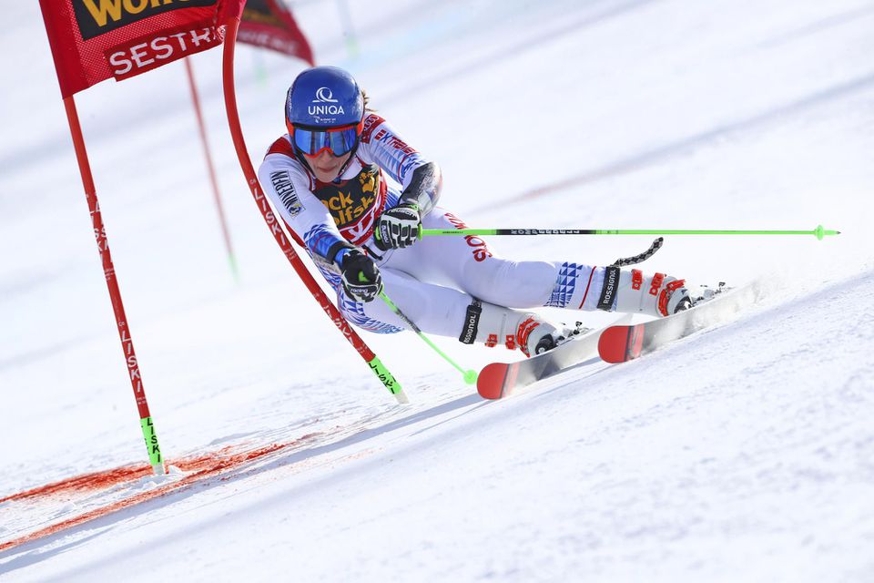 Petra Vlhová počas paralelného obrovského slalomu