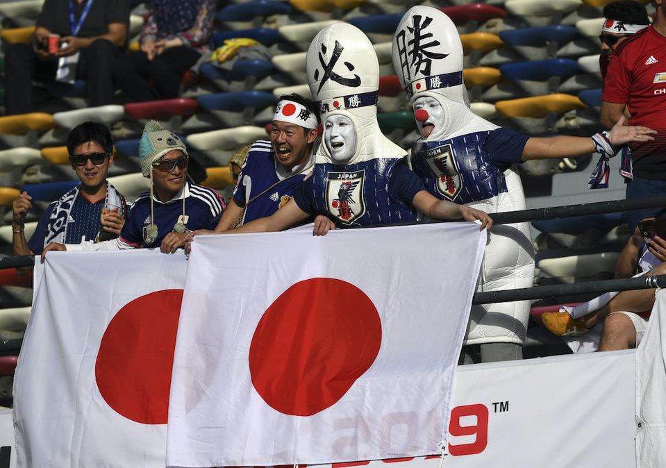Japonskí futbaloví fanúšikovia.