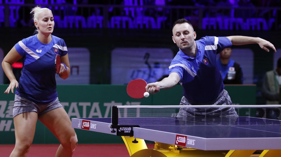 Slovenskí reprezentanti v stolnom tenise Barbora Balážová a Ľubomír Pištej