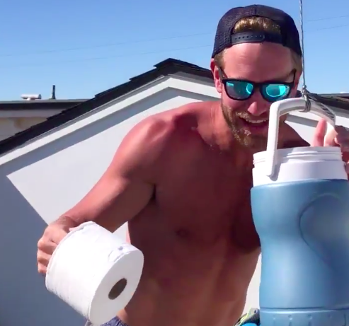 VIDEO: Kríza s toaletným papierom zasiahla aj hviezdu LA Kings, aj takto sa dá pomôcť