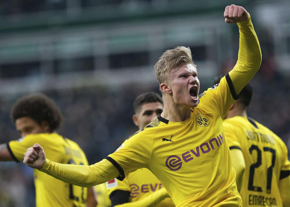 Futbalista Erling Haaland z Dortmundu sa teší z gólu