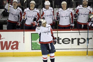 Alexander Ovečkin píše dejiny. Proti New Jersey strelil svoj 700. gól v NHL