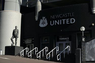 Newcastle United sa údajne snaží získať trojicu významných hráčov