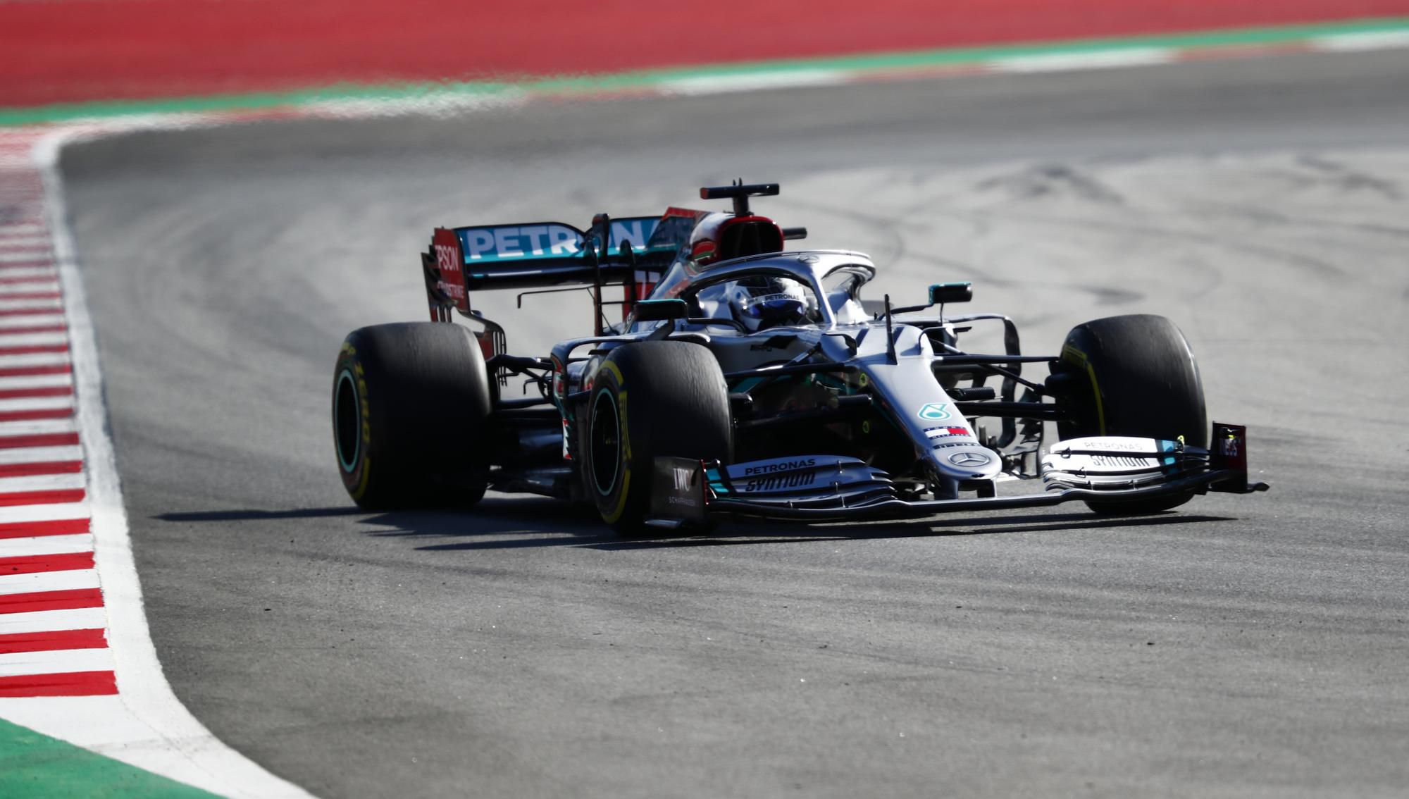 Valtteri Bottas z Mercedesu počas predsezónnych testov.