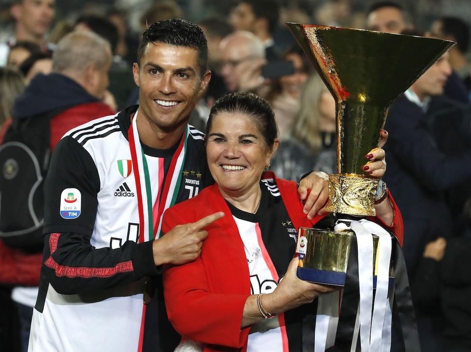 Portugalský futbalista Cristiano Ronaldo s mamou Dolores.