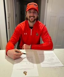 Ottawa podpísala nováčikovský kontrakt s Markom Kastelicom