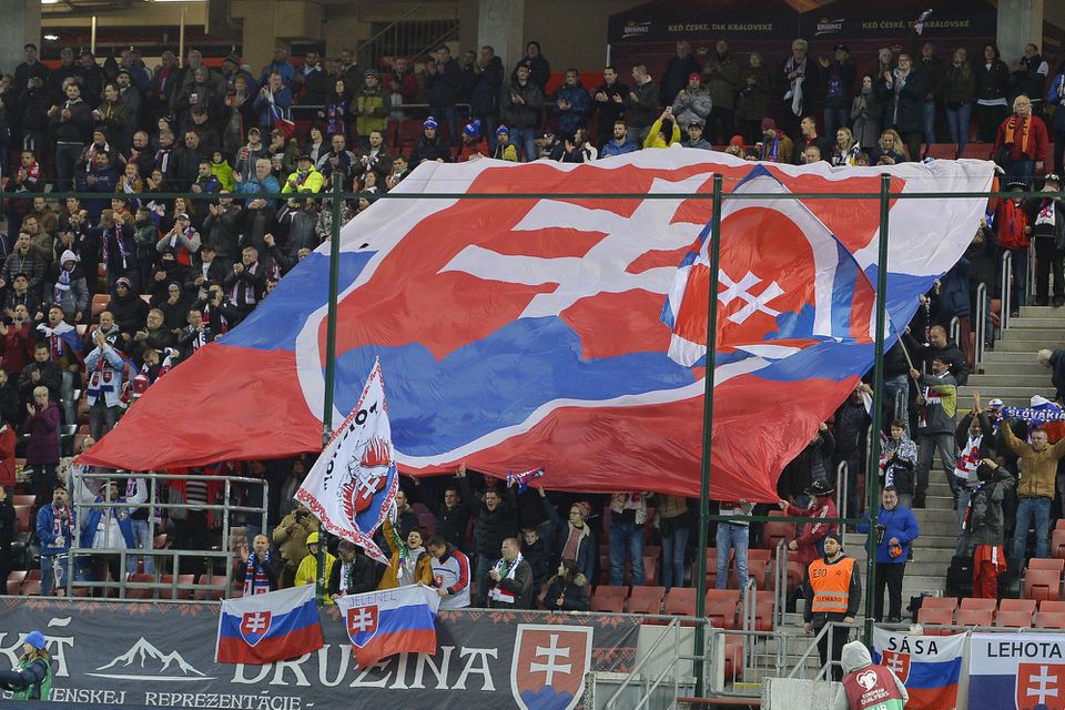 Fanúšikovia Slovenska počas zápasu proti Azerbajdzanu