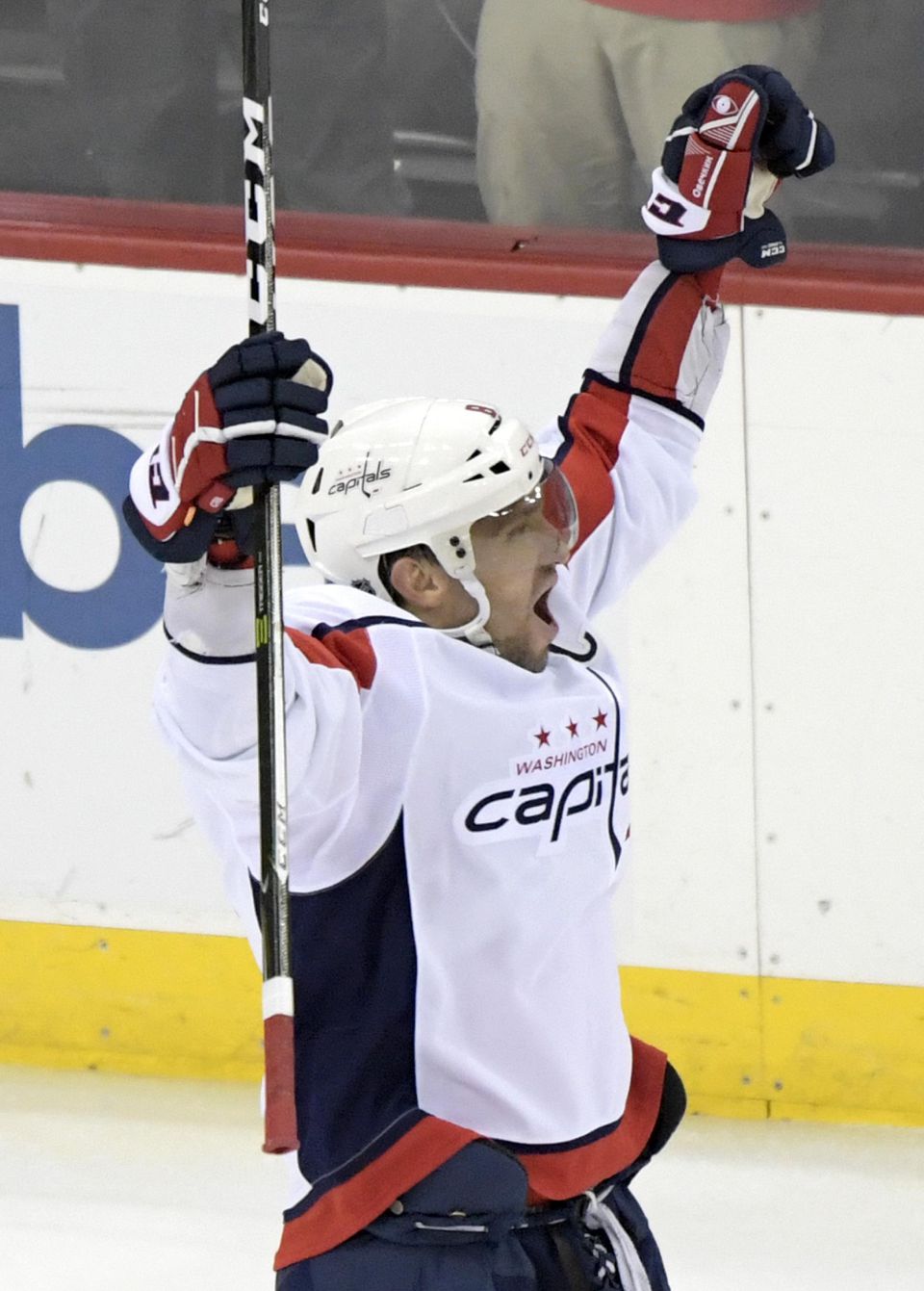 Alexander Ovečkin oslavuje 700. gól v NHL