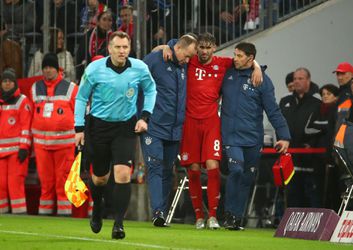 Martinez bude Bayernu chýbať najmenej 6 týždňov