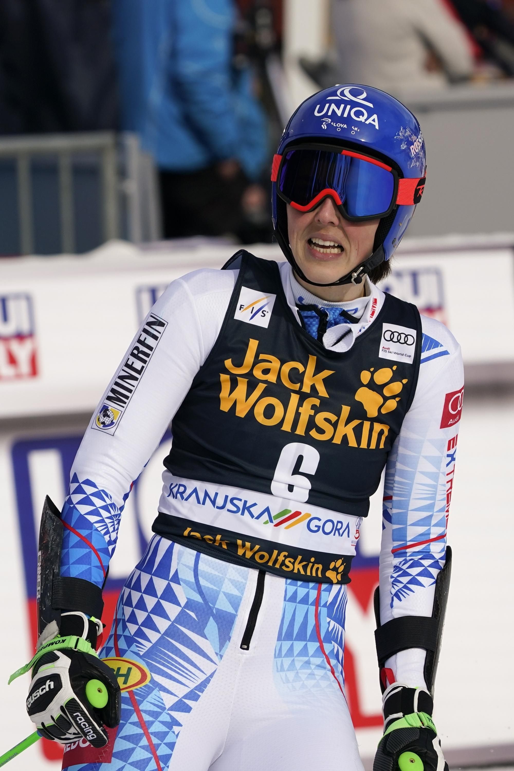 Petra Vlhová v cieli obrovského slalomu v Kranjskej Gore