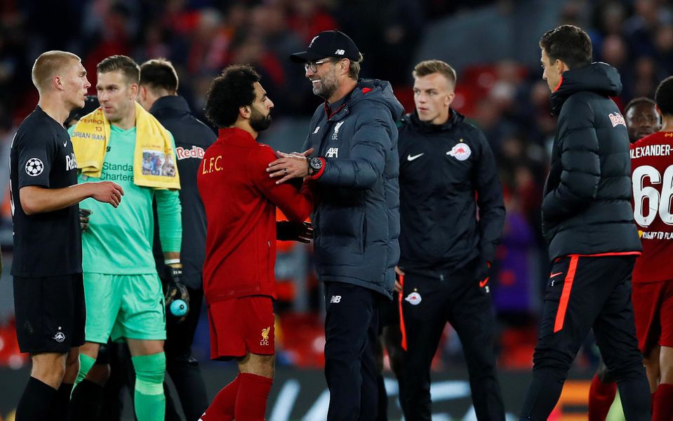 Jürgen Klopp a Mohamed Salah po zápase Liverpool - Salzburg