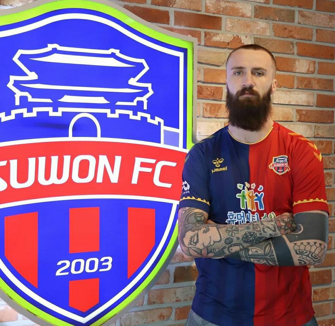 Ákos Szarka v drese FC Suwon.