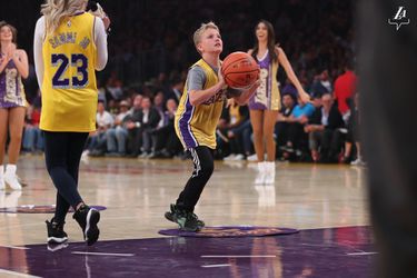 Neuveriteľný výkon! Len 10-ročný chlapec ohromil celú NBA. Tlieskal mu aj LeBron James