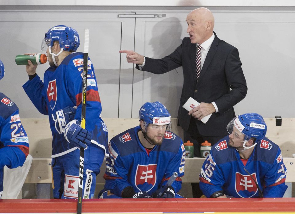 Tréner Slovenska Craig Ramsay v hokejovom zápase Olympijský výber Ruska - Slovensko.
