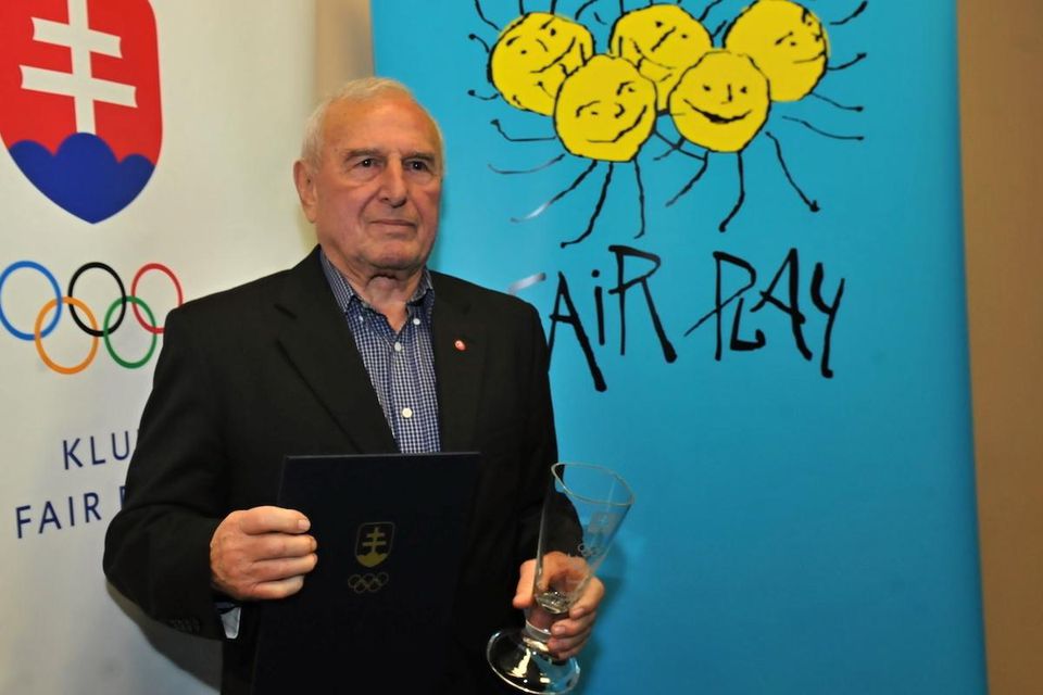 Ocenený Jozef Jankech počas oceňovania Ceny Jána Popluhára.