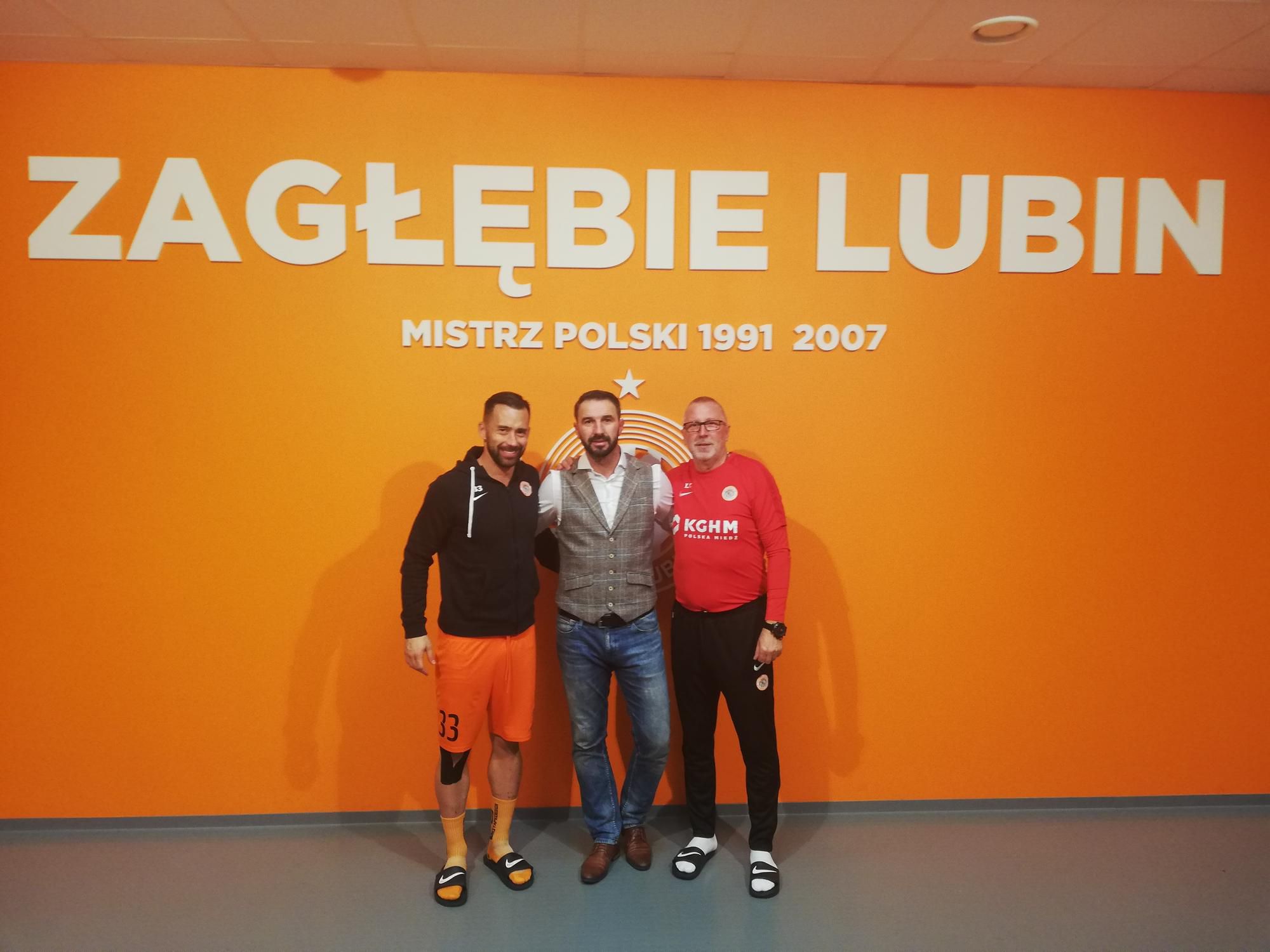 Slovenská trojica v Lubine: v strede hlavný tréner Martin Ševela, vpravo jeho asistent Ivan Vrabec a vľavo kapitán mužstva Ľubomír Guldan.