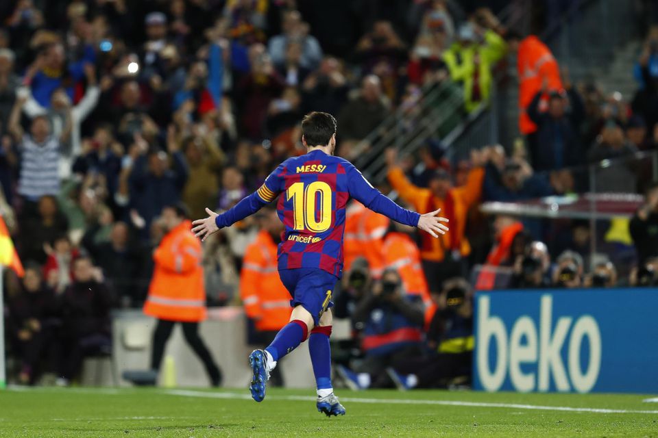 Lionel Messi oslavuje víťazný gól do siete Realu Sociedad