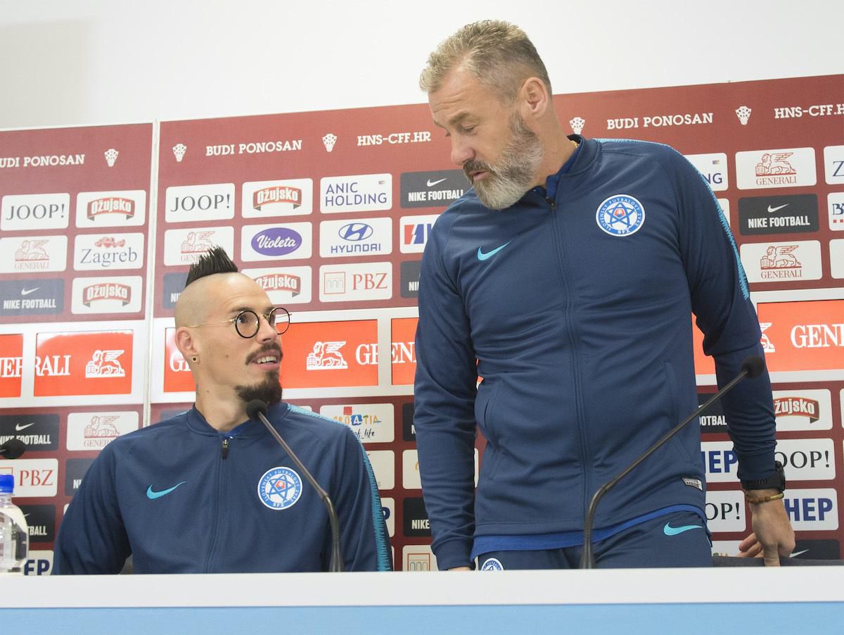 Tréner slovenskej futbalovej reprezentácie Pavel Hapal a kapitán tímu Marek Hamšík.