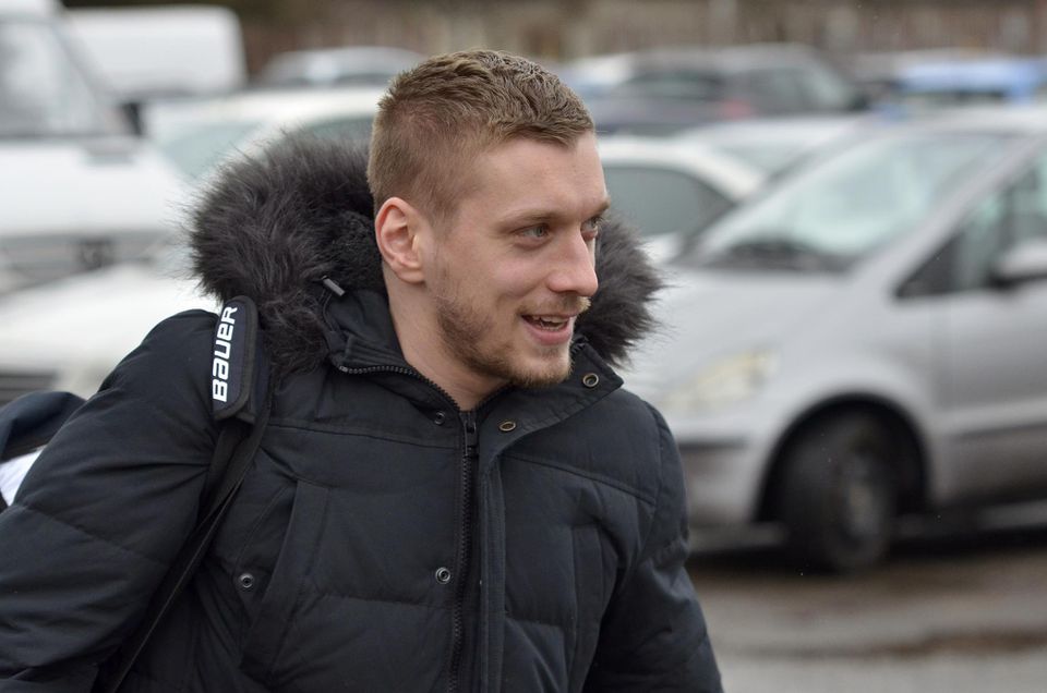 Hokejista Marcel Haščák počas príchodu na zraz slovenskej hokejovej reprezentácie.