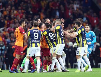 Bitka o Bospor. Fenerbahce sa chce zavesiť za Galatasaray