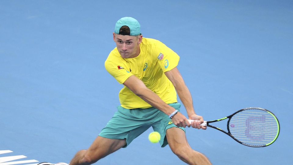 Austrálčan Alex de Minaur na ATP Cupe v zápase Denisovi Shapovalovi