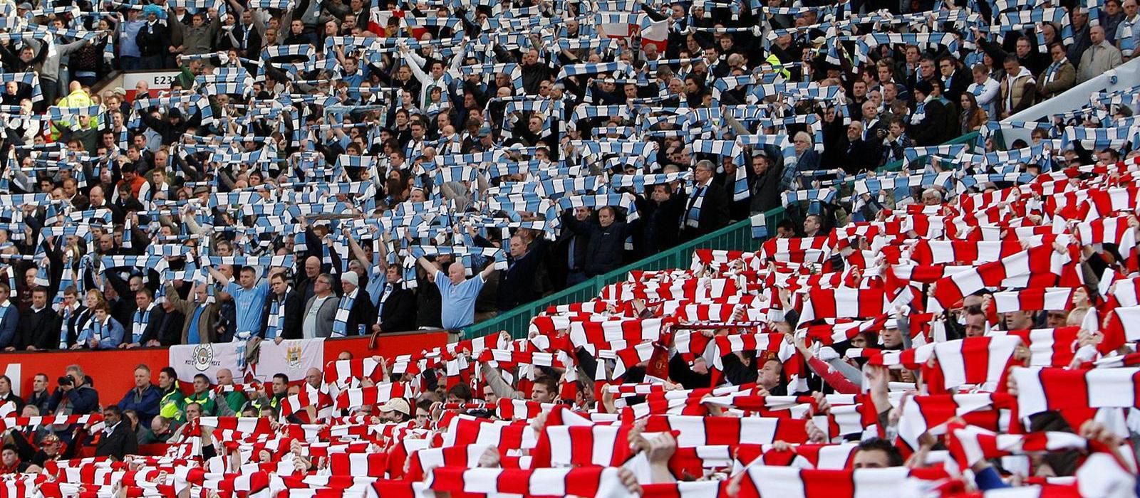 Fanúšikovia počas manchesterského derby