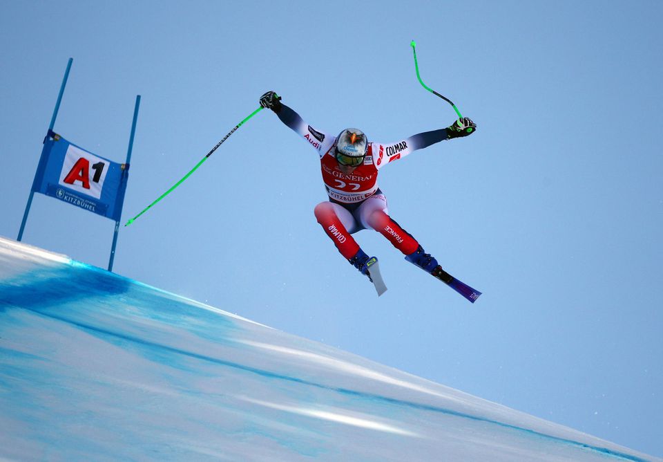 Francúzsky lyžiar Nils Allegre počas Super-G v rakúskom Kitzbüheli
