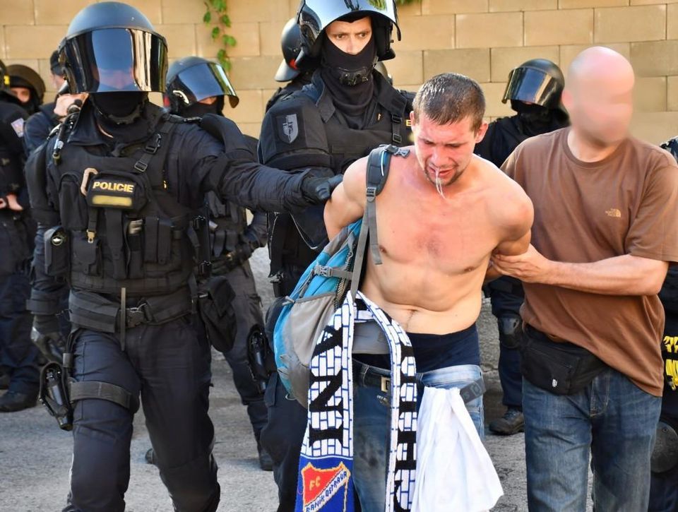 Polícia proti fanúšikom Baníka Ostrava