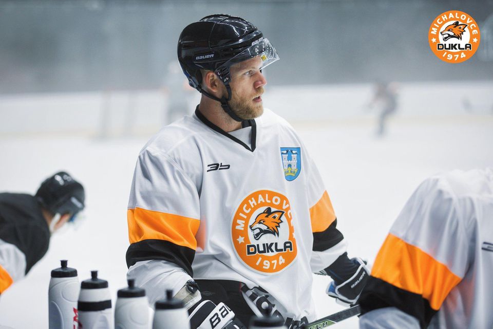 Holandský hokejista Mike Dalhuisen v službách Dukly Michalovce.