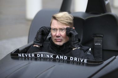 Mika Häkkinen vysvetľuje singapurskú stratégiu Ferrari. Teraz majú najlepšie auto, tvrdí