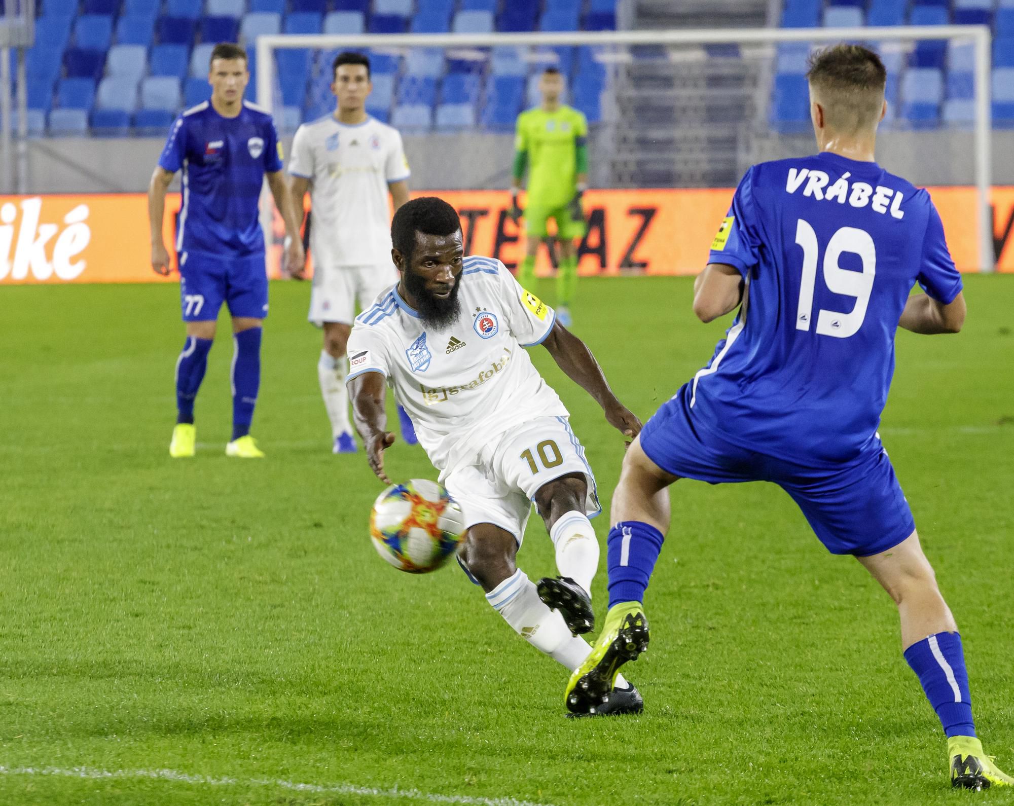 Ondrej Vrábel (Nitra) a Ibrahim Rabiu (Bratislava)