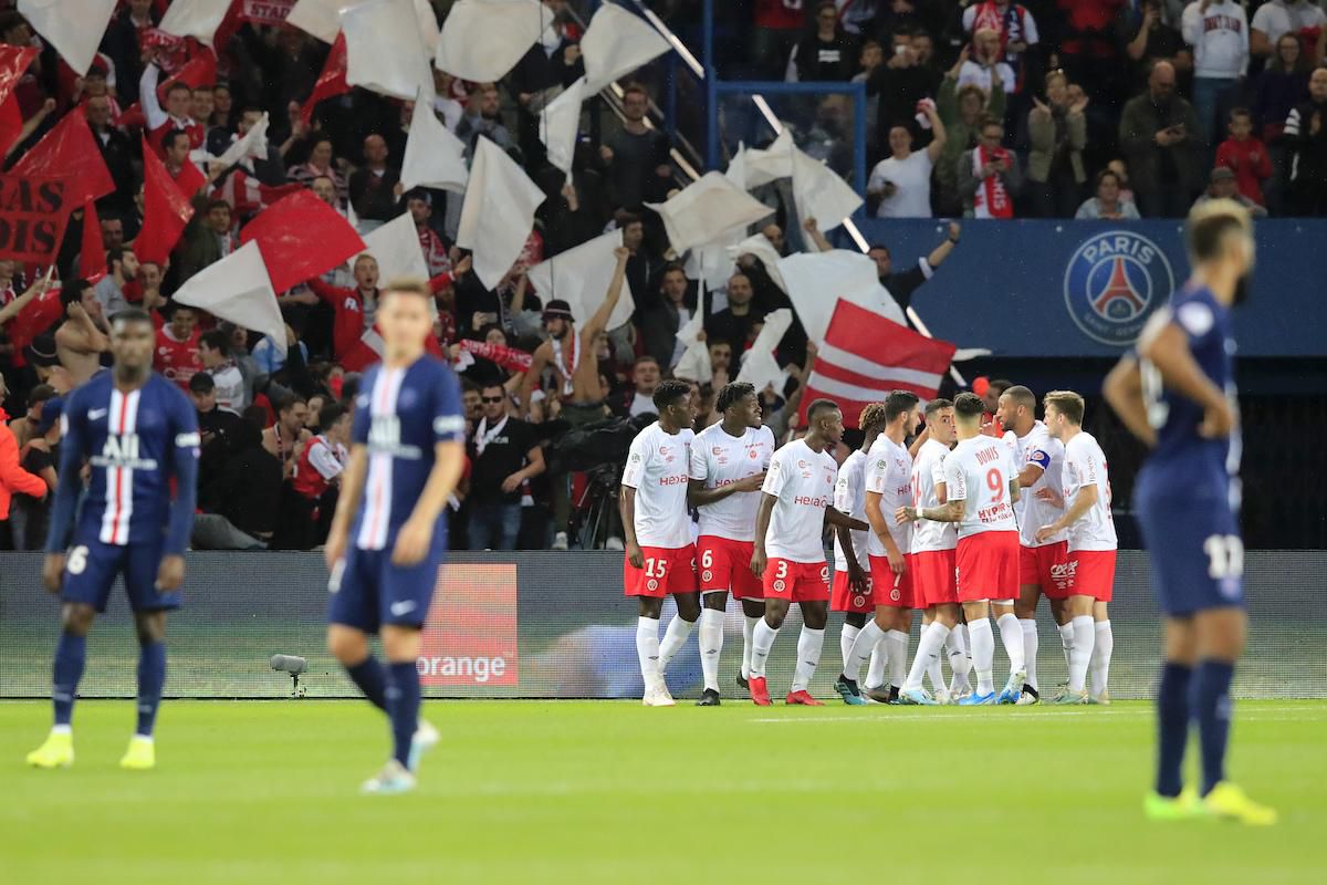 Radosť hráčov Reims nad PSG.