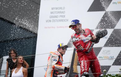 Veľká cena Rakúska: Marc Márquez prišiel o triumf v poslednej zákrute, zvíťazil Dovizioso