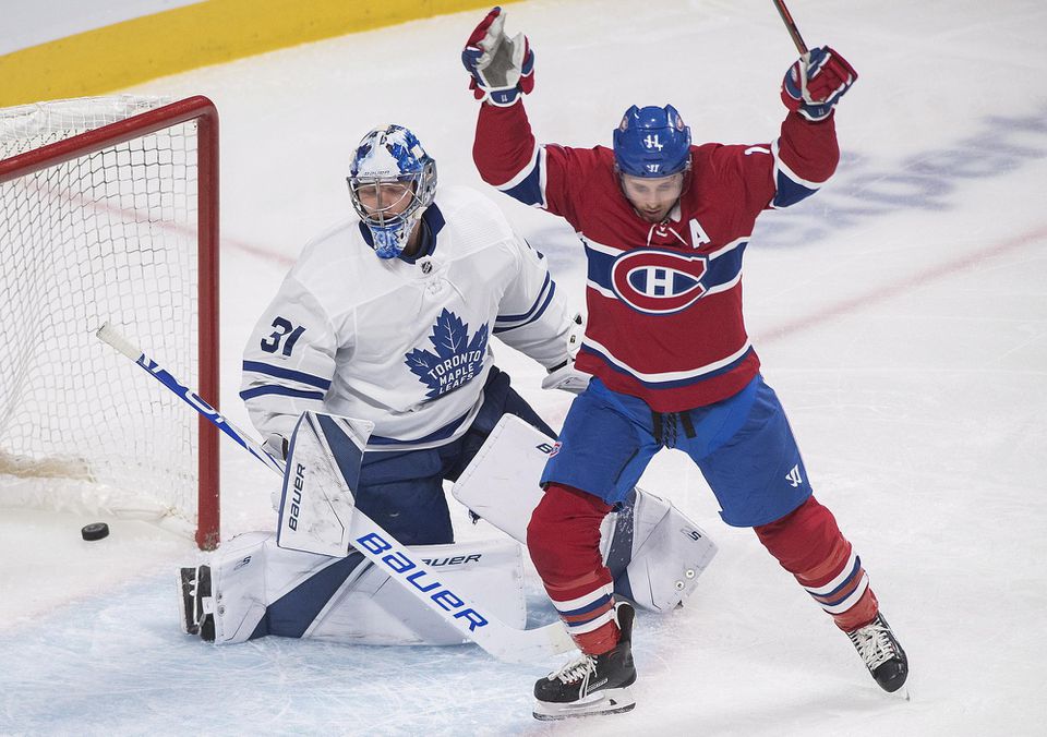 Brendan Gallagher sa teší po strelení gólu v zápase NHL Montreal Canadiens - Toronto Maple Leafs.