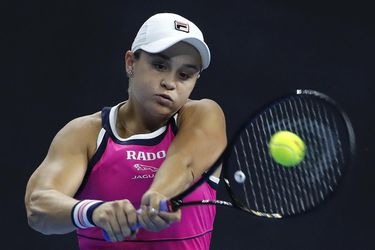 WTA Peking: Bartyová sa prebojovala do štvrťfinále turnaja, pokračuje aj Kvitová