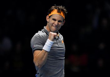 ATP Finals: Federer podľahol Thiemovi, Djokovič zdolal na úvod debutanta Berrettiniho