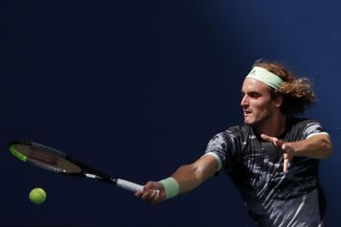 ATP Bazilej: Tsitsipas sa prebojoval do semifinále, Federer postúpil bez boja