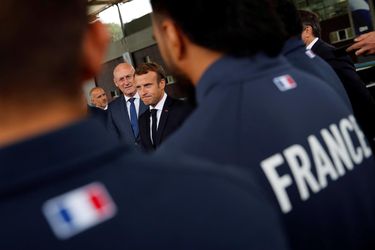 Za incident so štátnou hymnou sa Albáncom ospravedlnil francúzsky prezident Macron