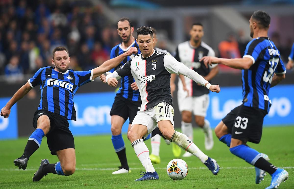 Cristiano Ronaldo (Juventus) v zápase s Interom Miláno.